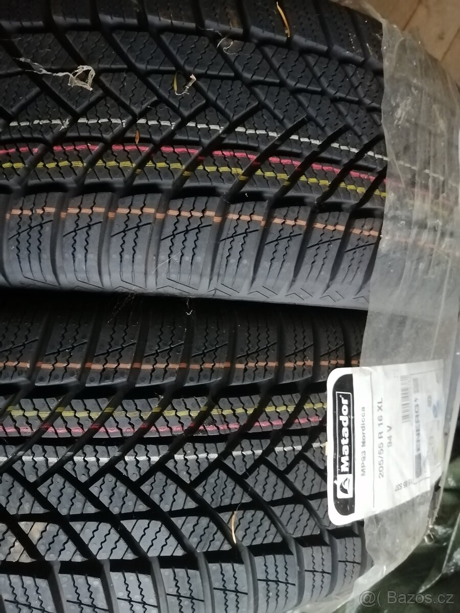 Úplně nové zimní pneu 205/55 R 16 XL