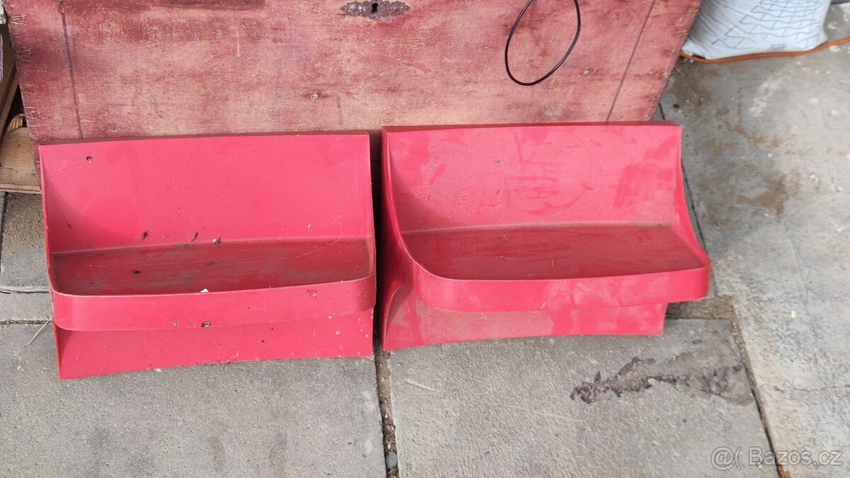 retro polička plastová