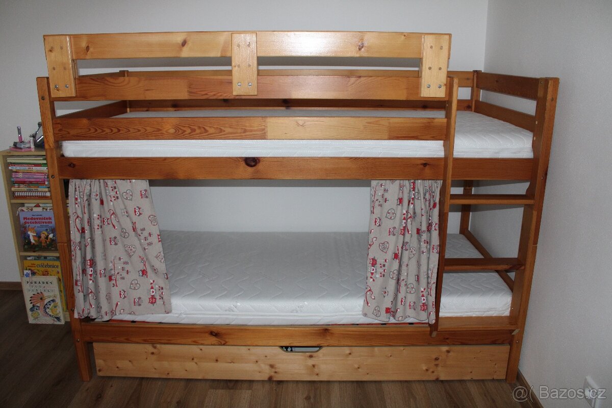 Patrová postel z masivu, palanda