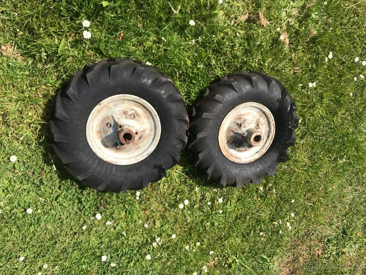 Disky s pneu na Mf 70.   Mf-70