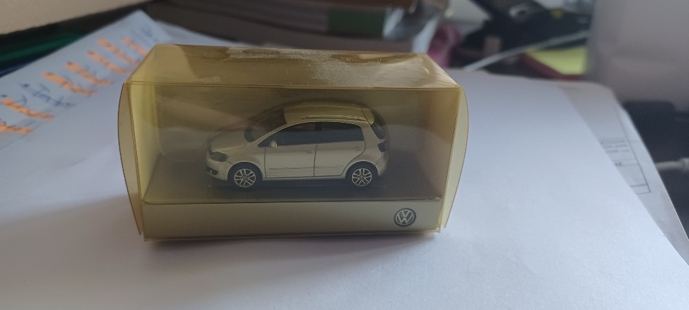 Volkswagen Golf Plus - 1:87 stříbrná barva