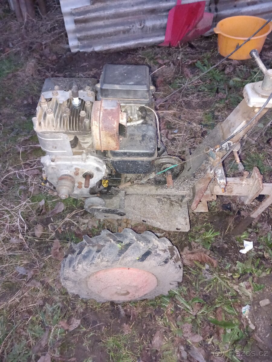 Jednoosý malotraktor s motorem briggs & stratton 5hp