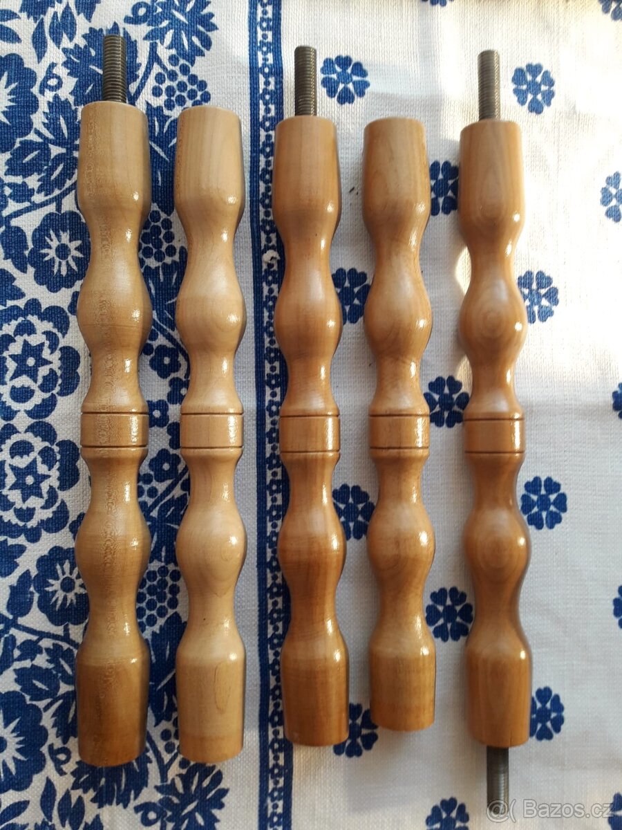 Soustružené válečky.