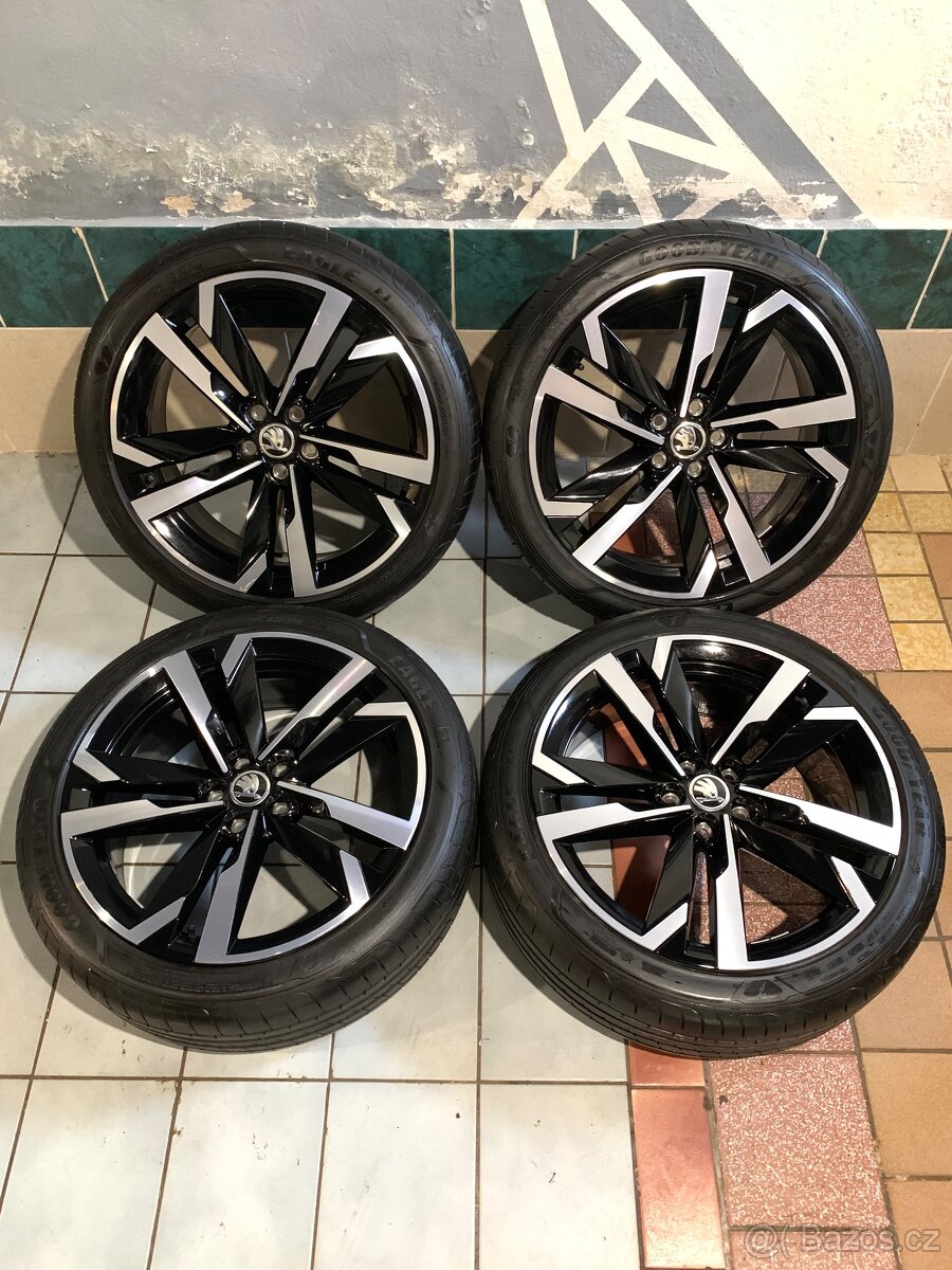 Alu kola Škoda SCALA R18 5X100 LETNÍ PNEU 205/45 R18 URSA