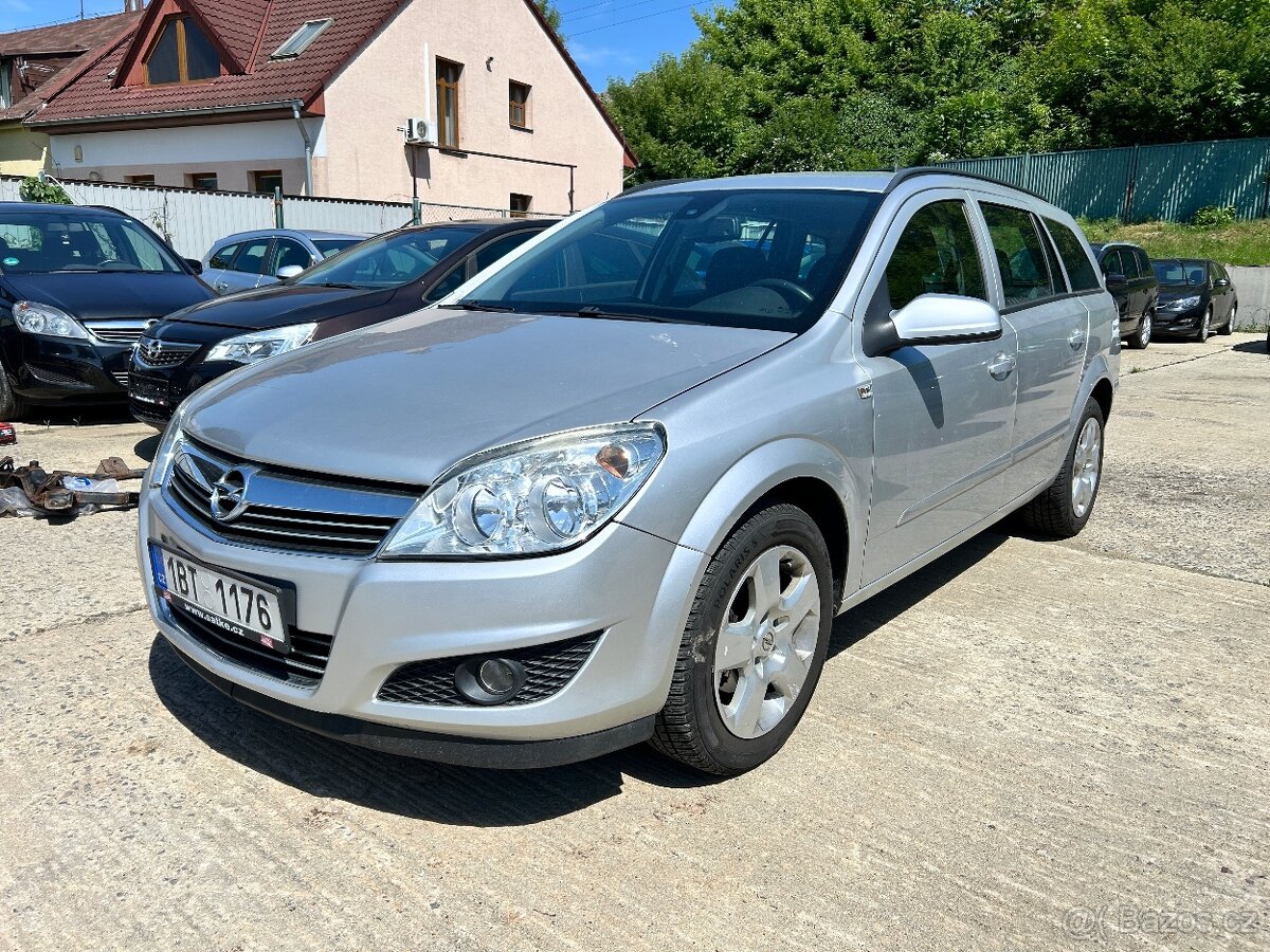 Opel Astra H 1,6 16V, kombi, v ČR OD 2017 JEDEN MAJITEL