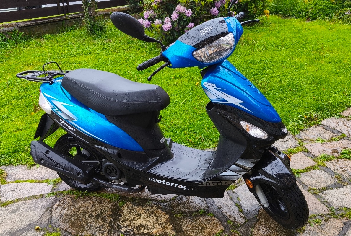 Prodám: Skutr Motorro GUGITA 4T 50ccm s helmou Cassida