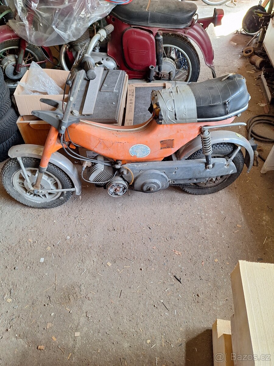 Moped Solo
