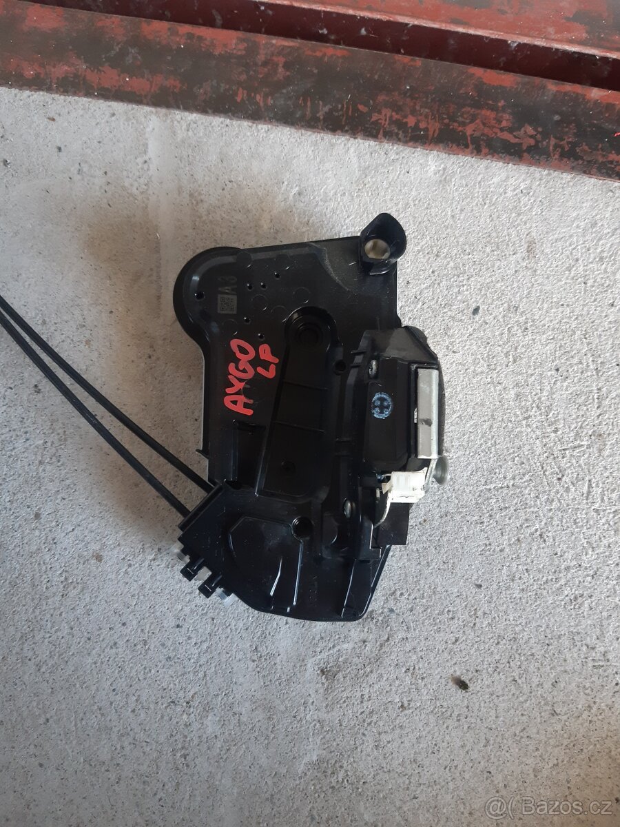Zámek dveří Toyota aygo