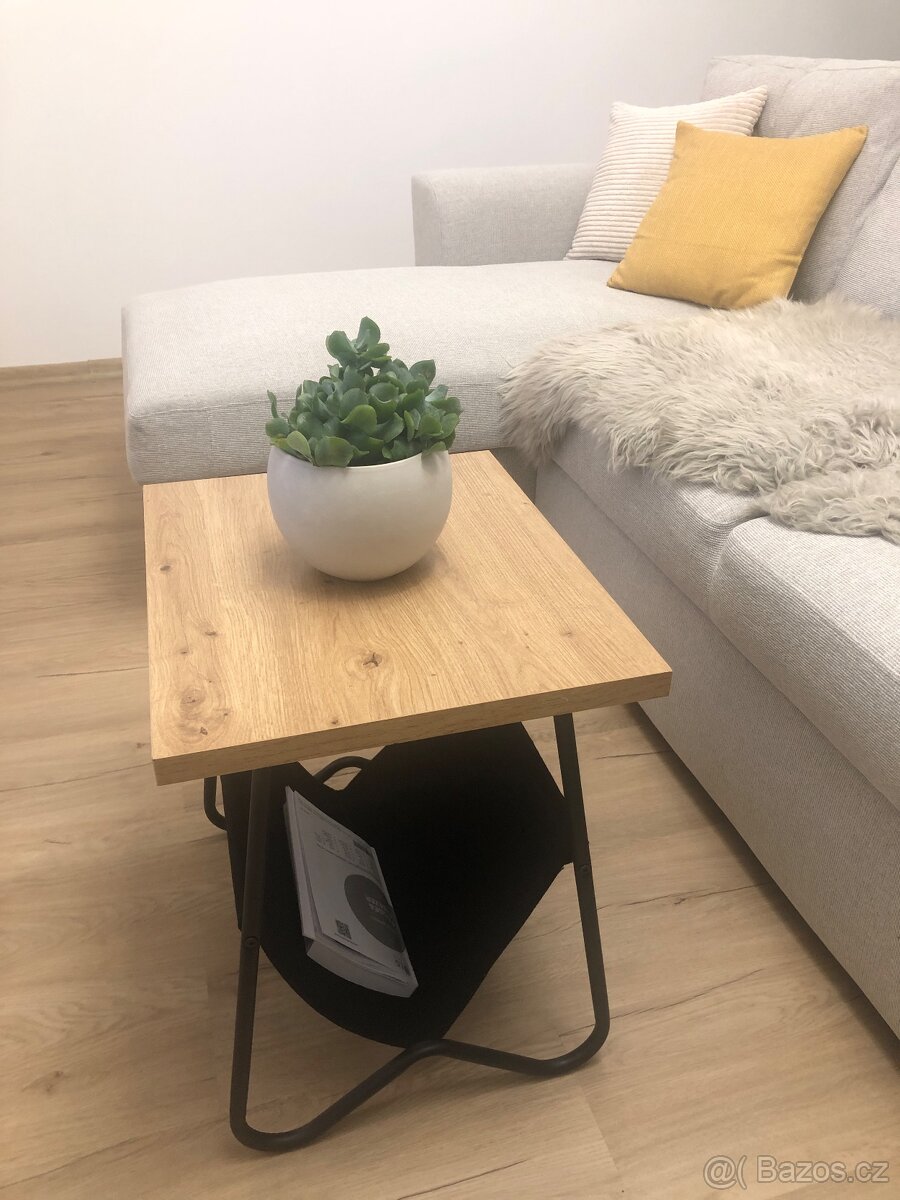 menší stolek do pokoje