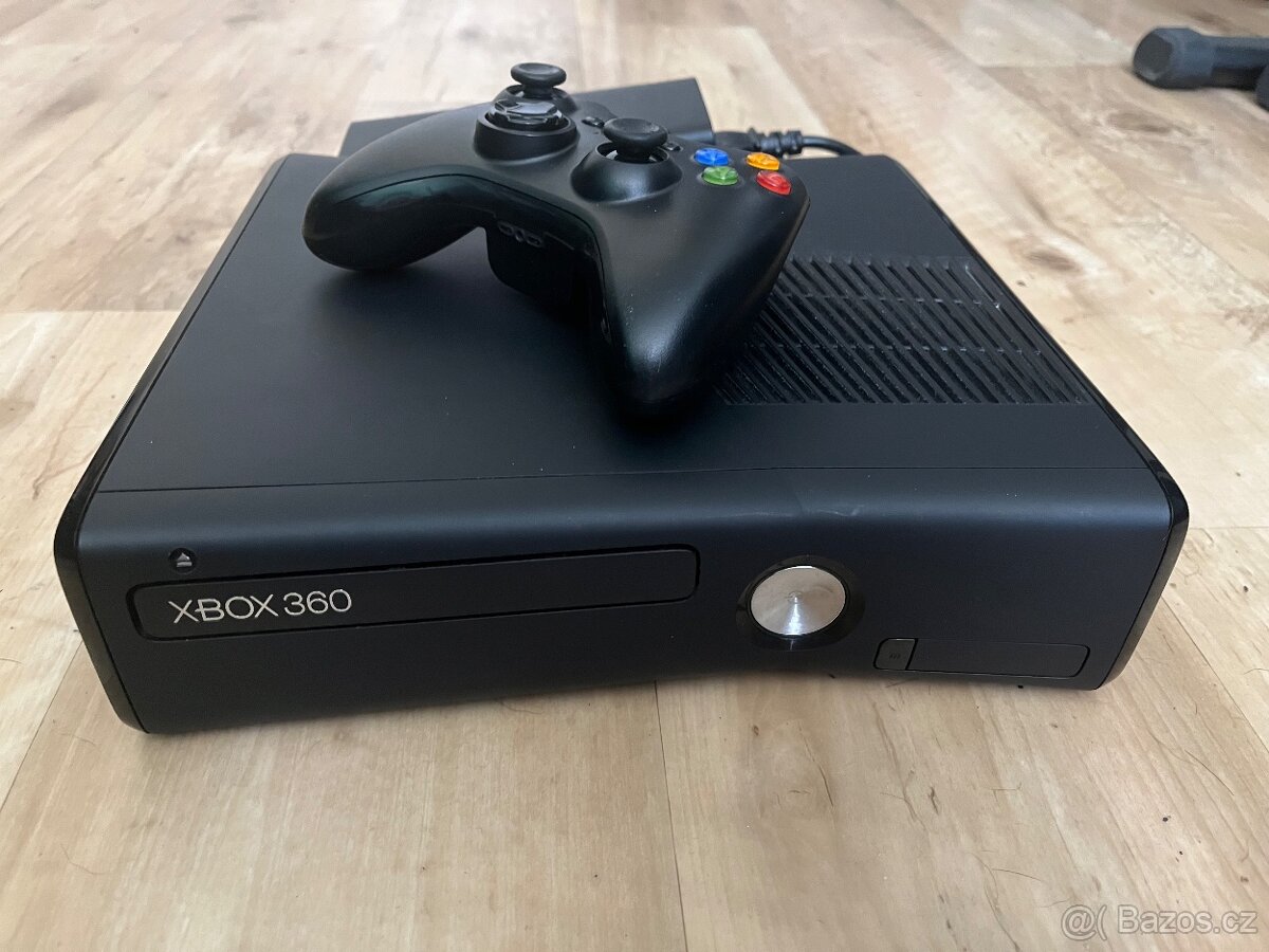 Xbox 360 Slim 4GB