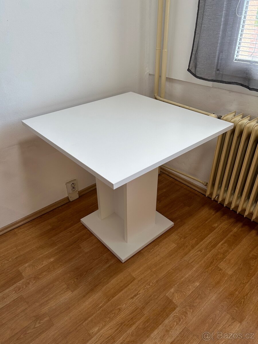 Prodám jídelní stůl