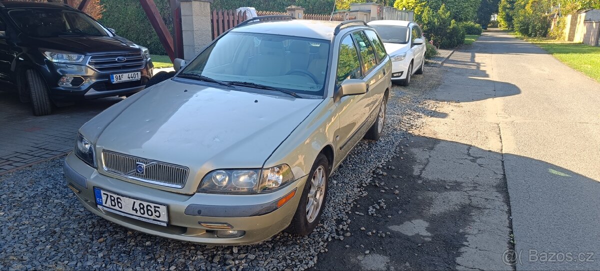 Volvo V40 1.9di 85 kw. Plech pod motorem, zvedlé