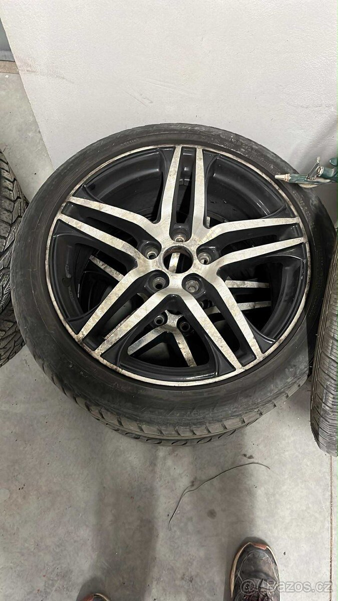 225/45/R18