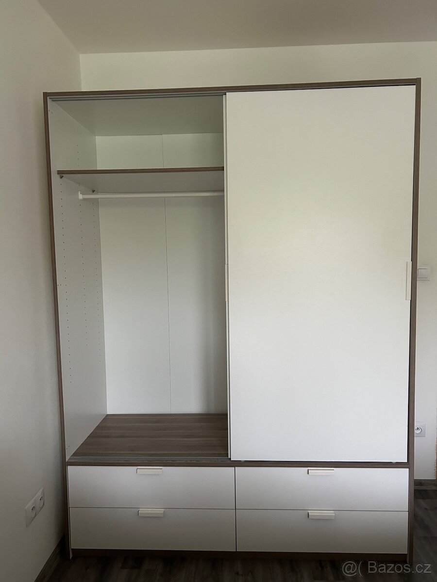 Šatní skříň IKEA TRYSIL
