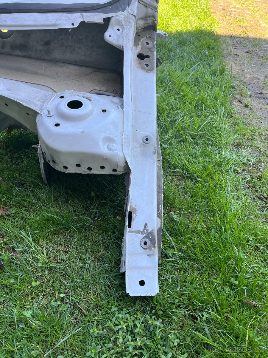 Výřez octavia 3 levá čtvrtka špička výřezový díl