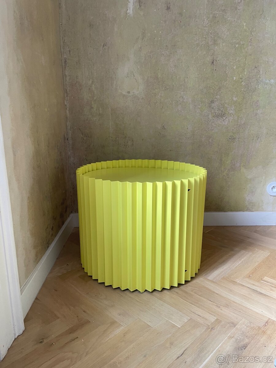 Flat pack ondule coffee table Jan Plecháč a Henry Wielgus