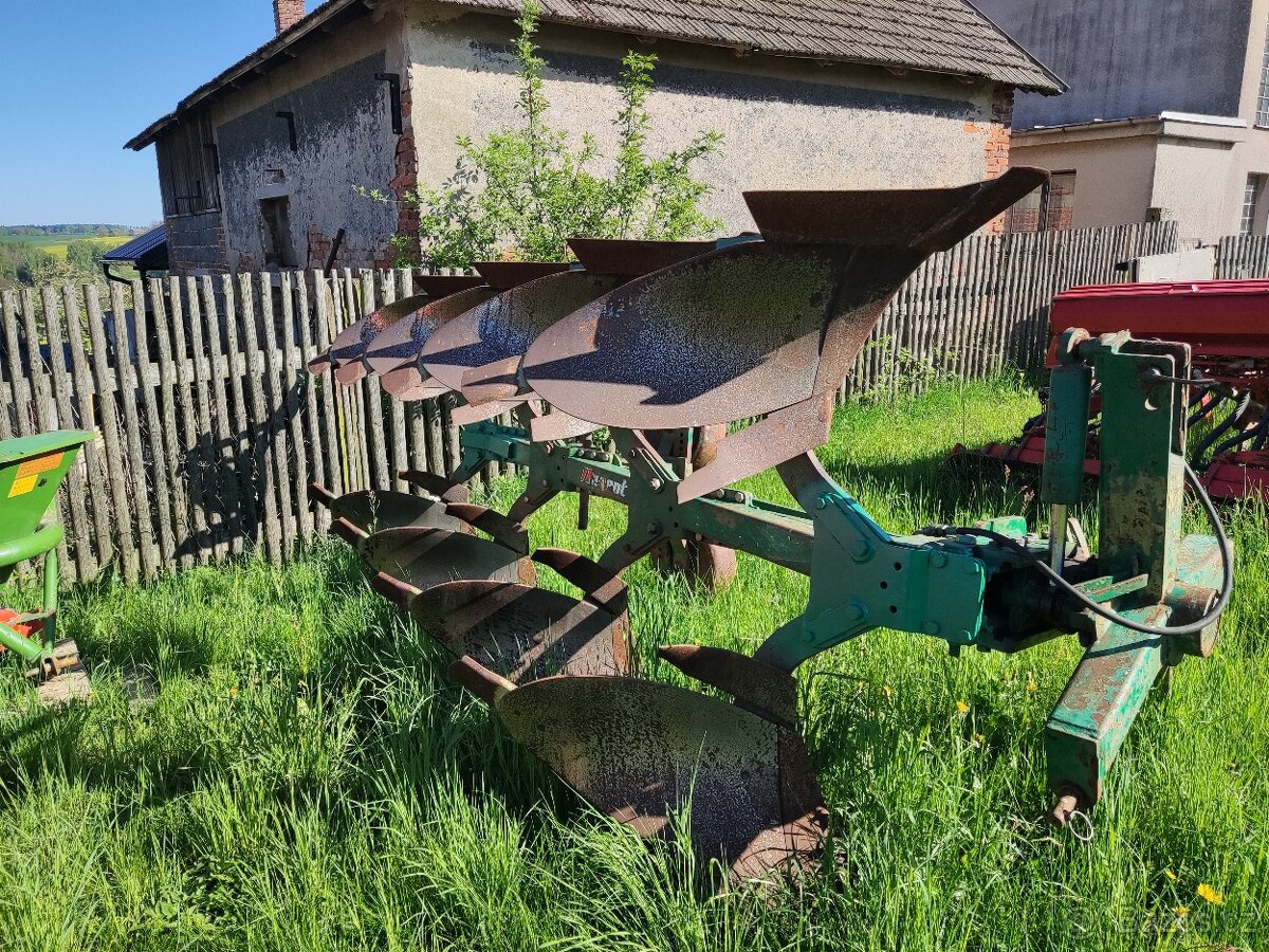 Čtyřradličný pluh obracák