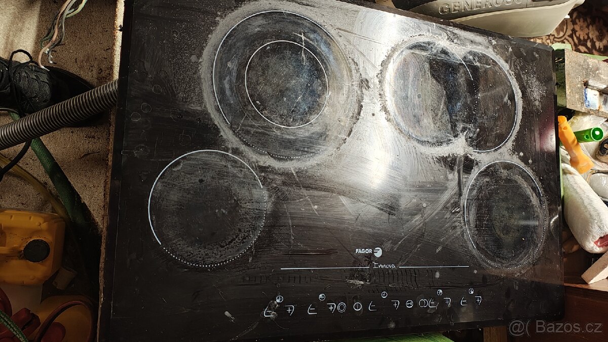 Vestavná sklokeramická deska Fagor 77x52 cm