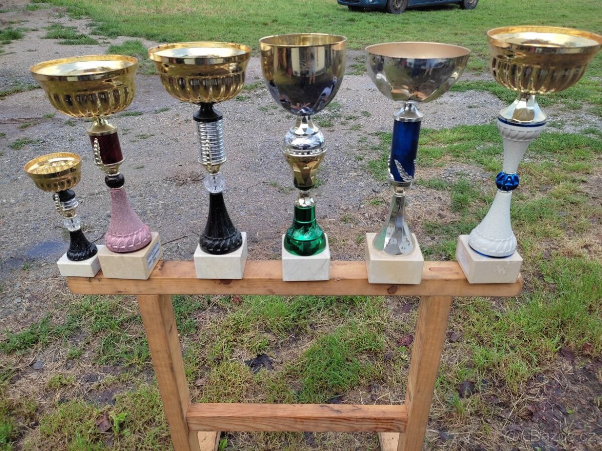 poháry, rám mitsubishi pajero