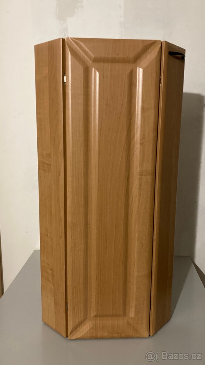 Rohová skříňka