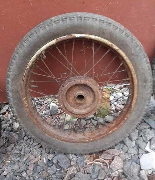 Prodám kolo na předválečný motocykl ogar standard nebo elán
