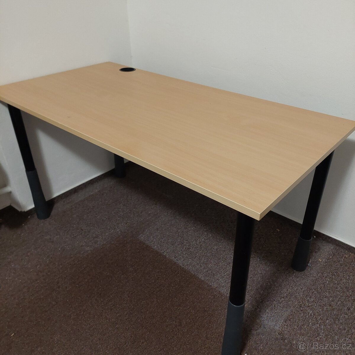 Kancelářský psací stůl
