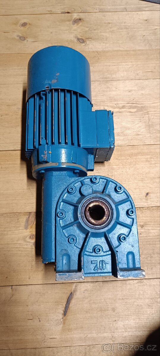 Motor s převodovkou