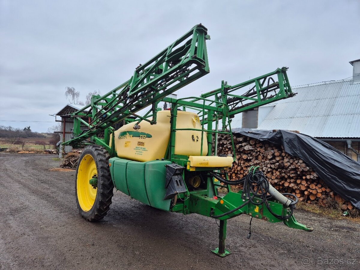 John Deere 732
