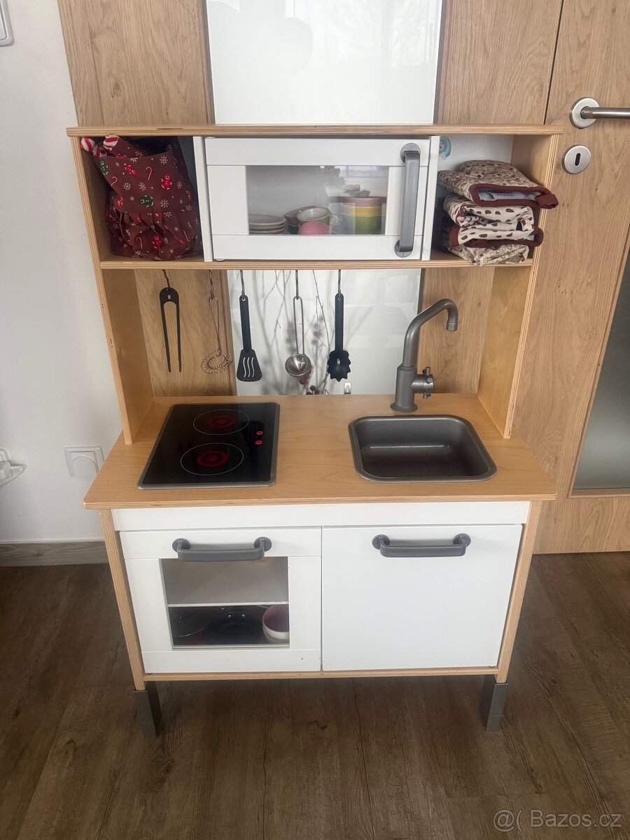Dětaká kuchyňka IKEA