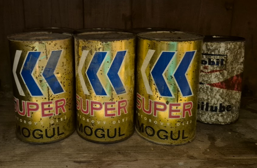 OLEJ MOGUL v plechovkách z ČSSR