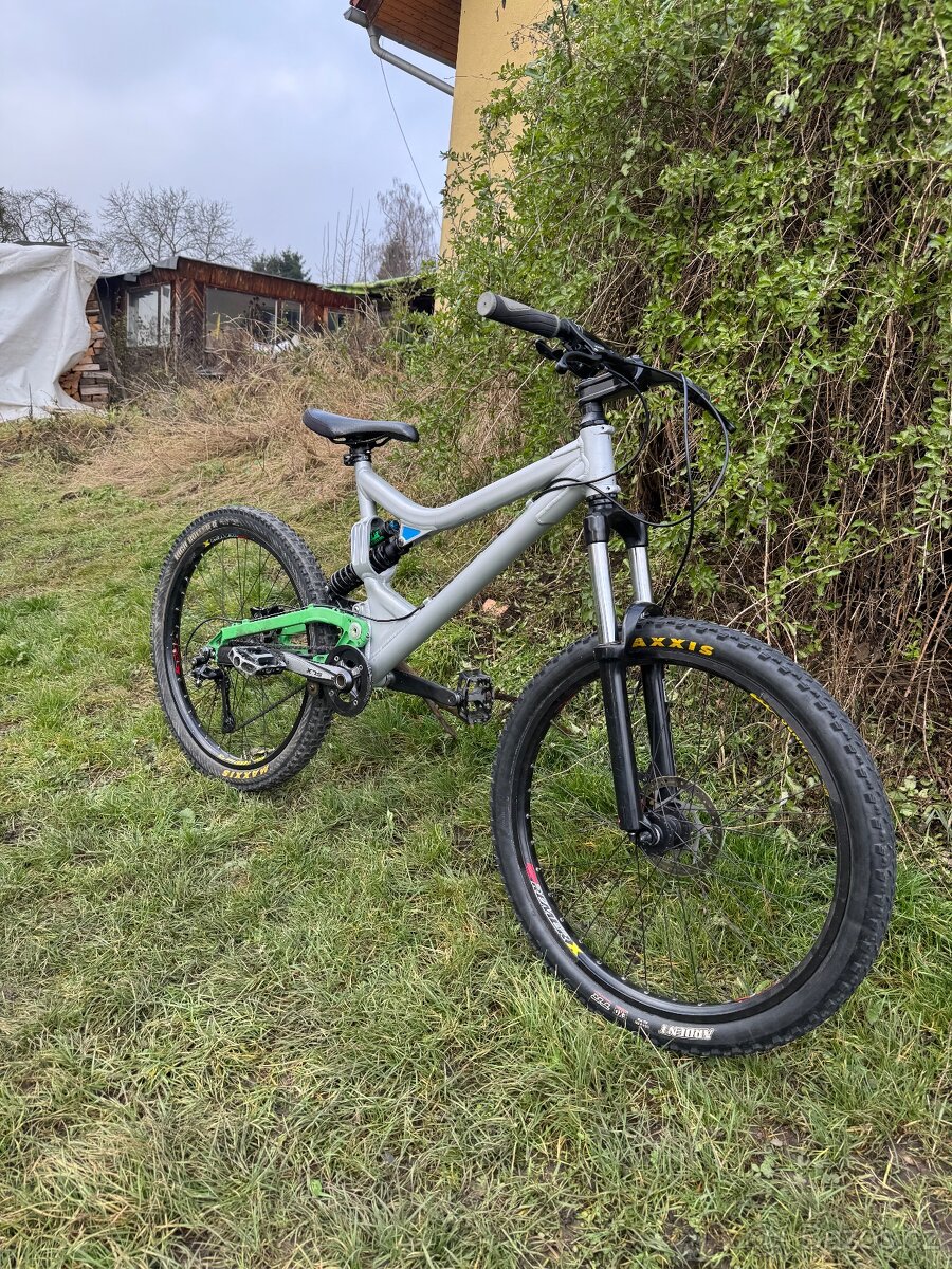 Commencal supreme dh kolo
