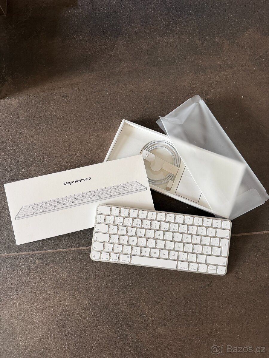 Apple Magic Keyboard (model A2450)