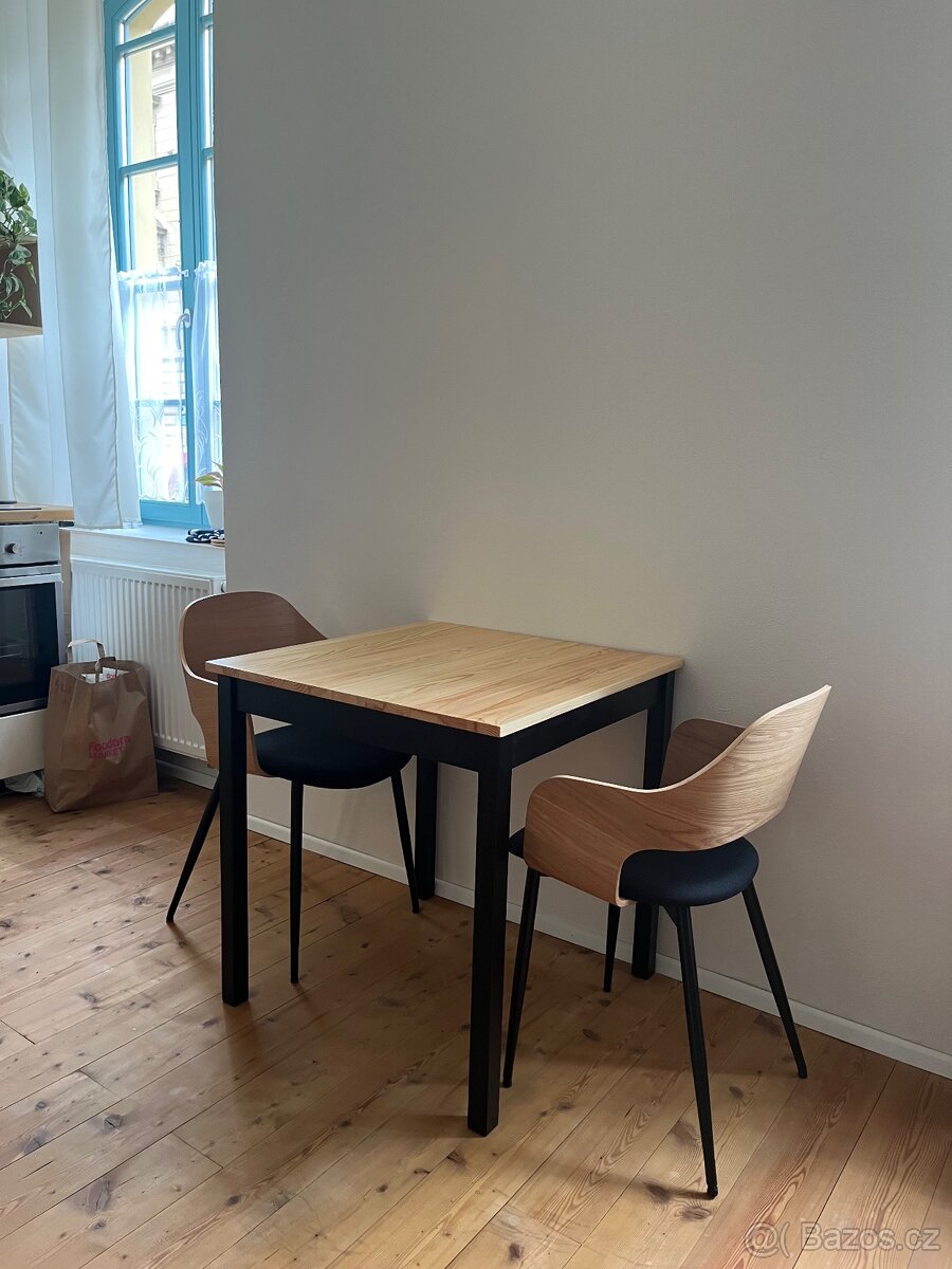 Jídelní stůl a židle / jídelní set