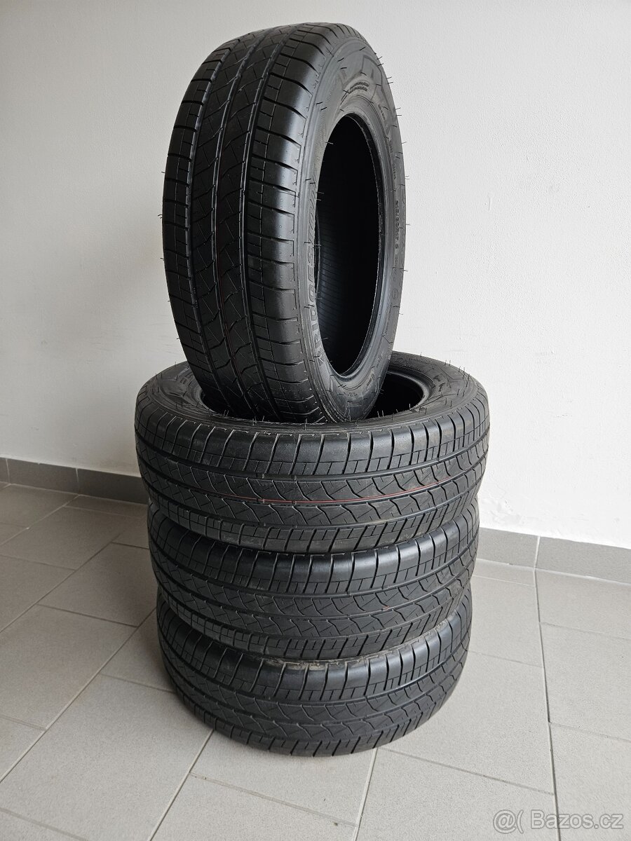 Letní Bridgestone 215/60/17C - Zánovní