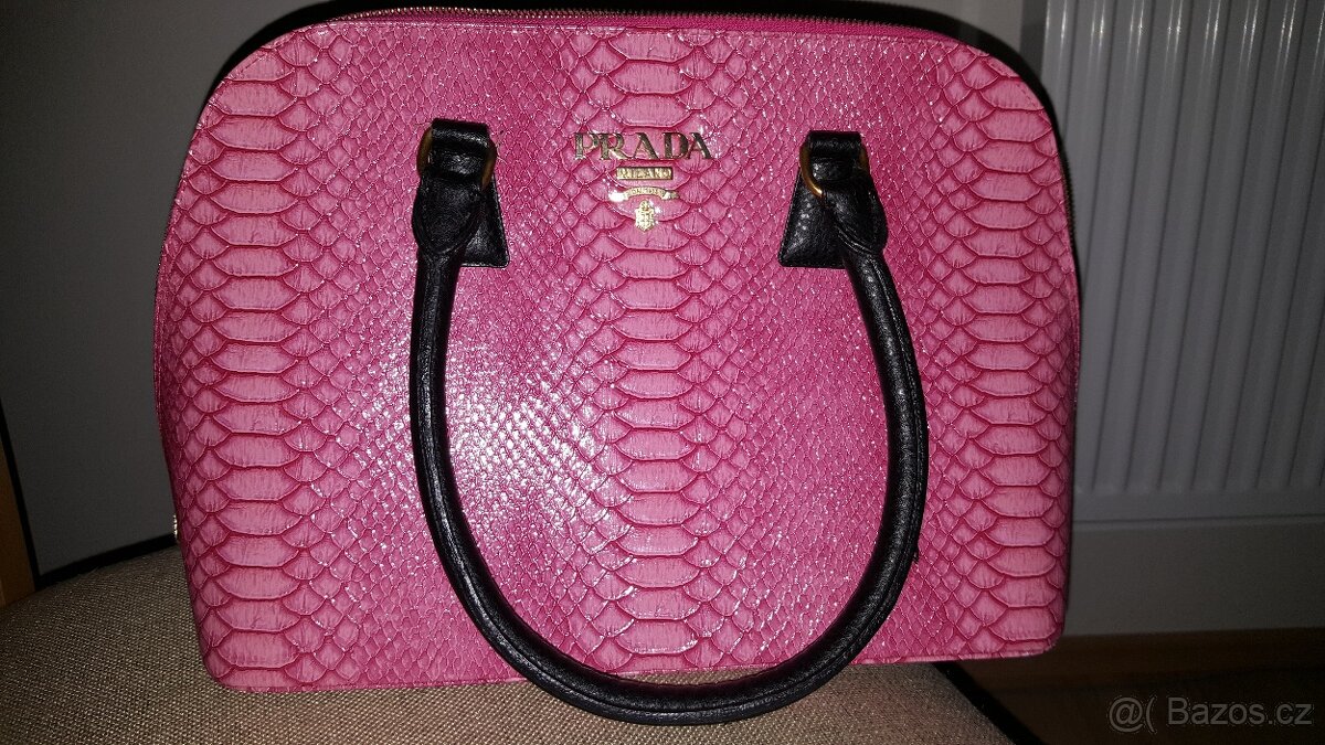 Růžová kabelka