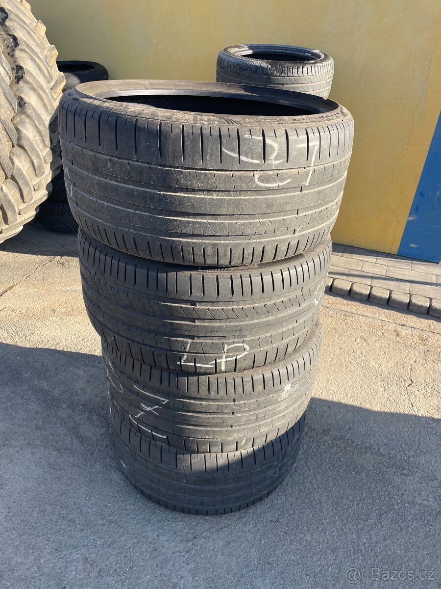 285/30 R22 Pirreli P-Zero AO