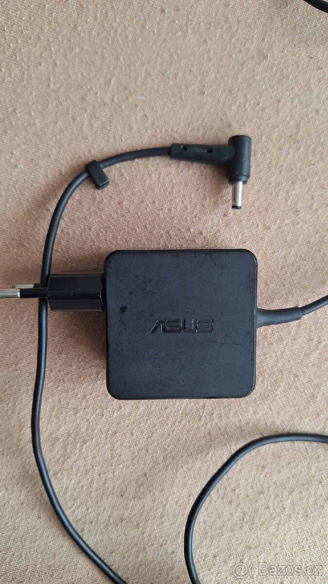 Nabíječka notebooku ASUS