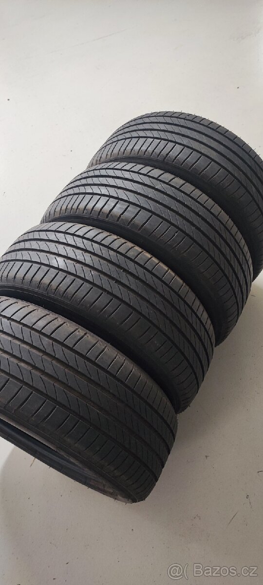 Nove 215/55/17 Michelin Primacy 3 ST. 2023