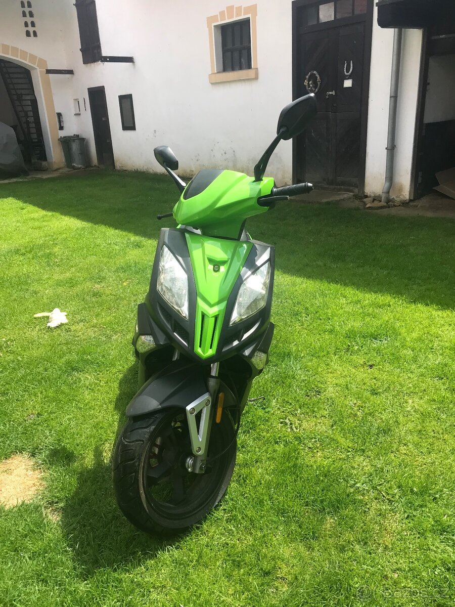 Nekdo zajem o skutr maxon blade 125
