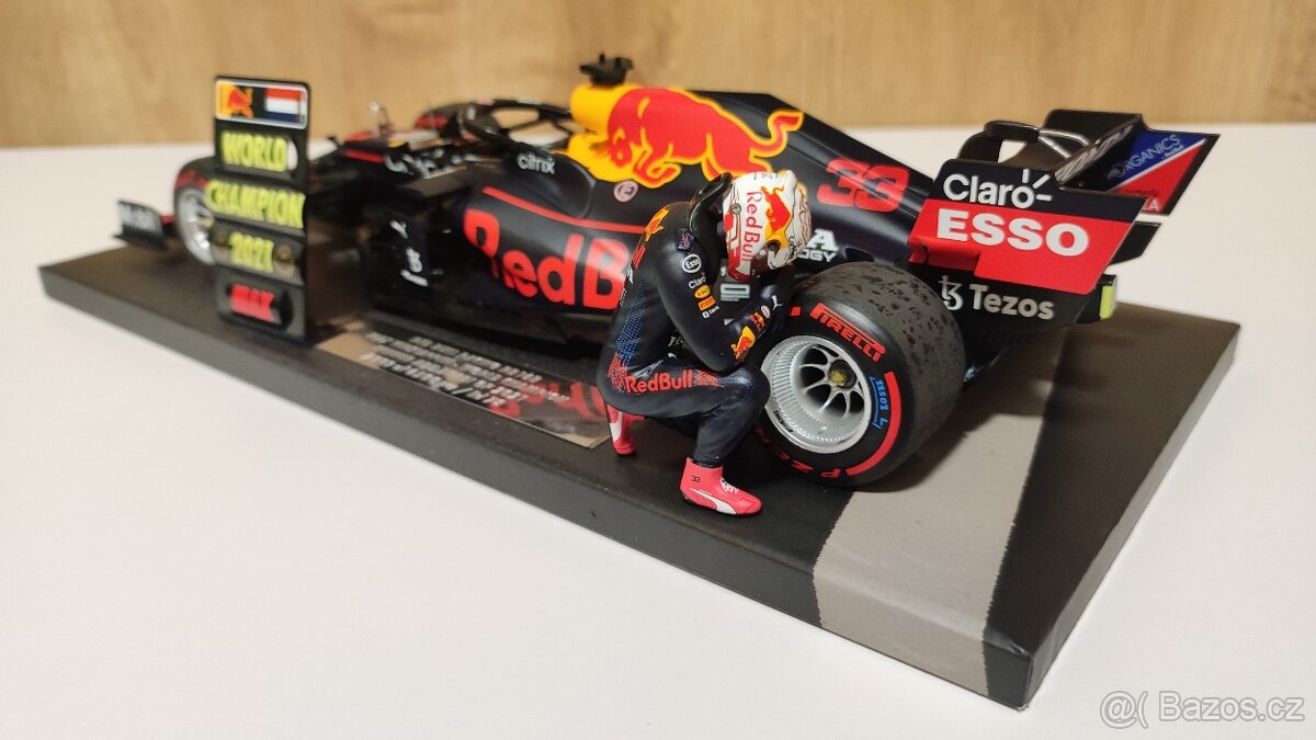 Max Verstappen 1:18 s figurkou - prvy titul Abu Dhabi 2021