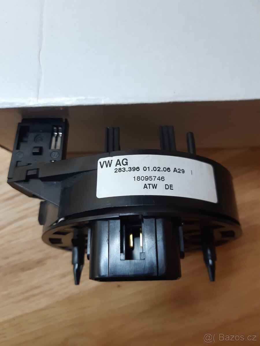 VW. SKODA Kroužek pod volant č.d.283396