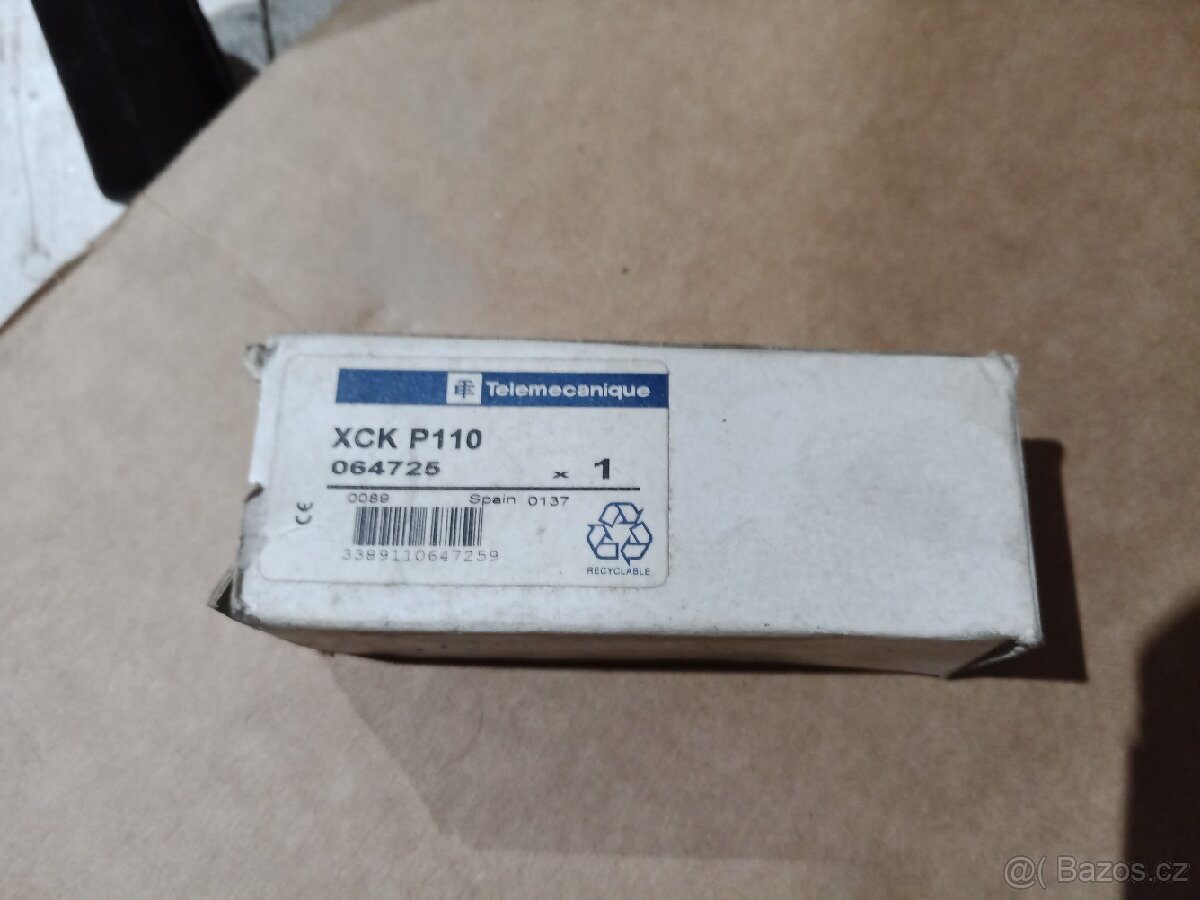 Koncový spínač XCK P110