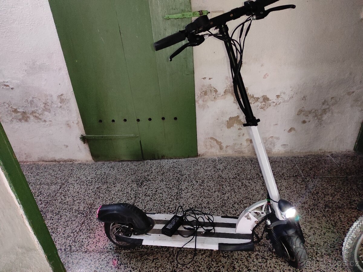 Elektro koloběžka i pro 130kg