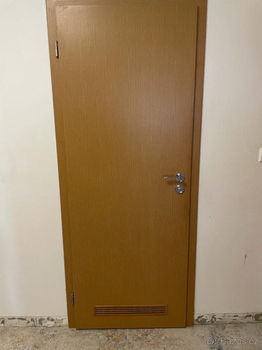 Prodám interiérové dveře Sapeli – 7 ks komplet