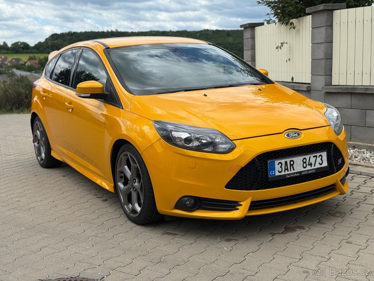 Ford Focus ST 2.0 T 2013 electric gold