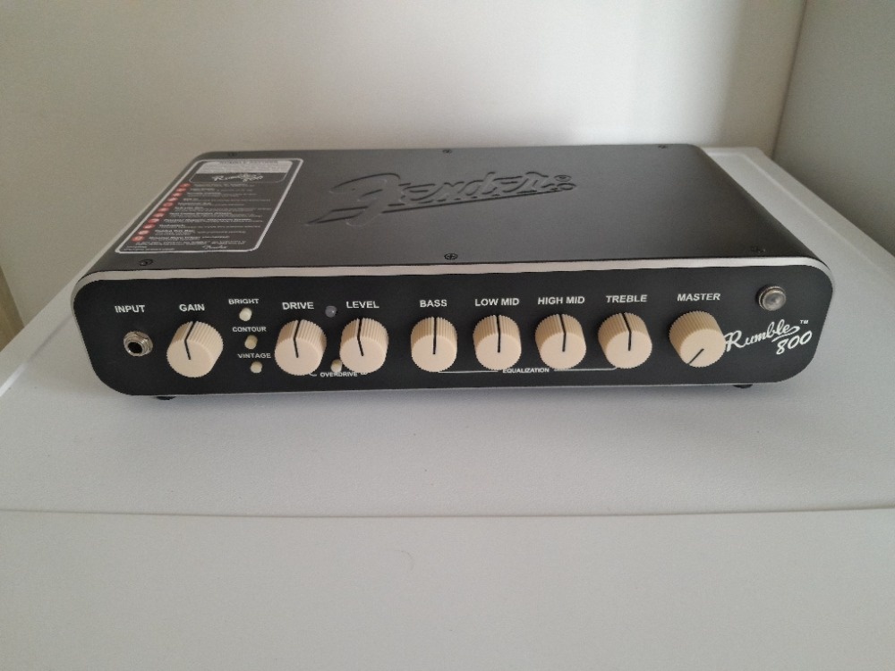 PRODÁM BASKYTAROVÝ ZESILOVAČ FENDER RUMBLE 800