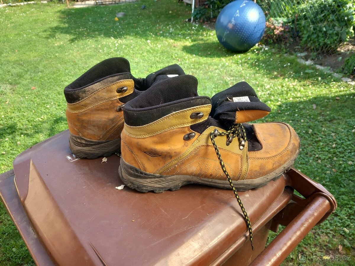 boty Umbro velikost 45