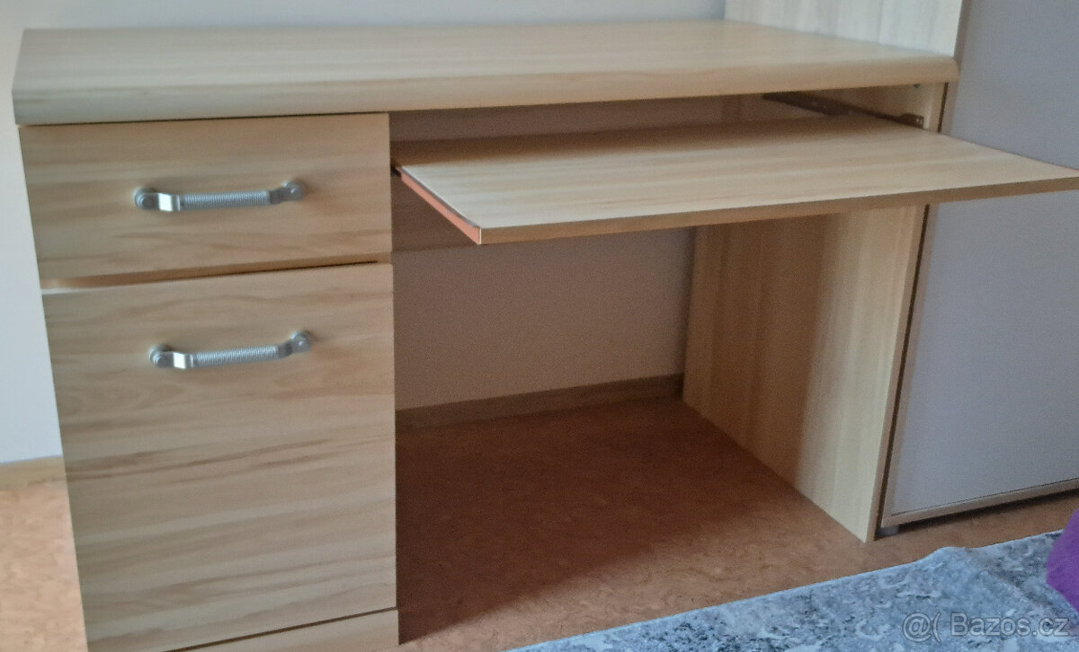 Psací pracovní stůl