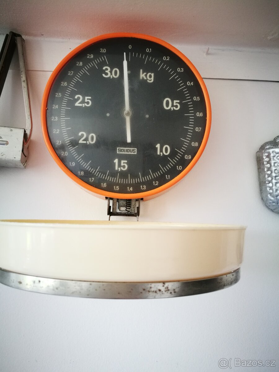 Stará závěsná váha