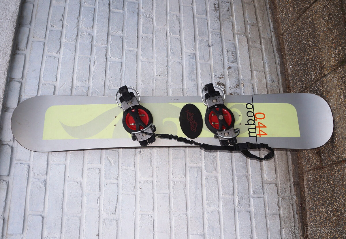 Skoro nový dětský snowboard mboo + tvrdé vázání, bezvadný.